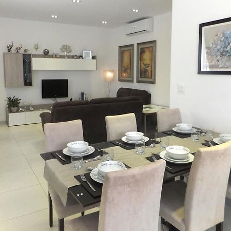 Cozy Rooms - Great Bus Connections - Free Parking Mosta Dış mekan fotoğraf