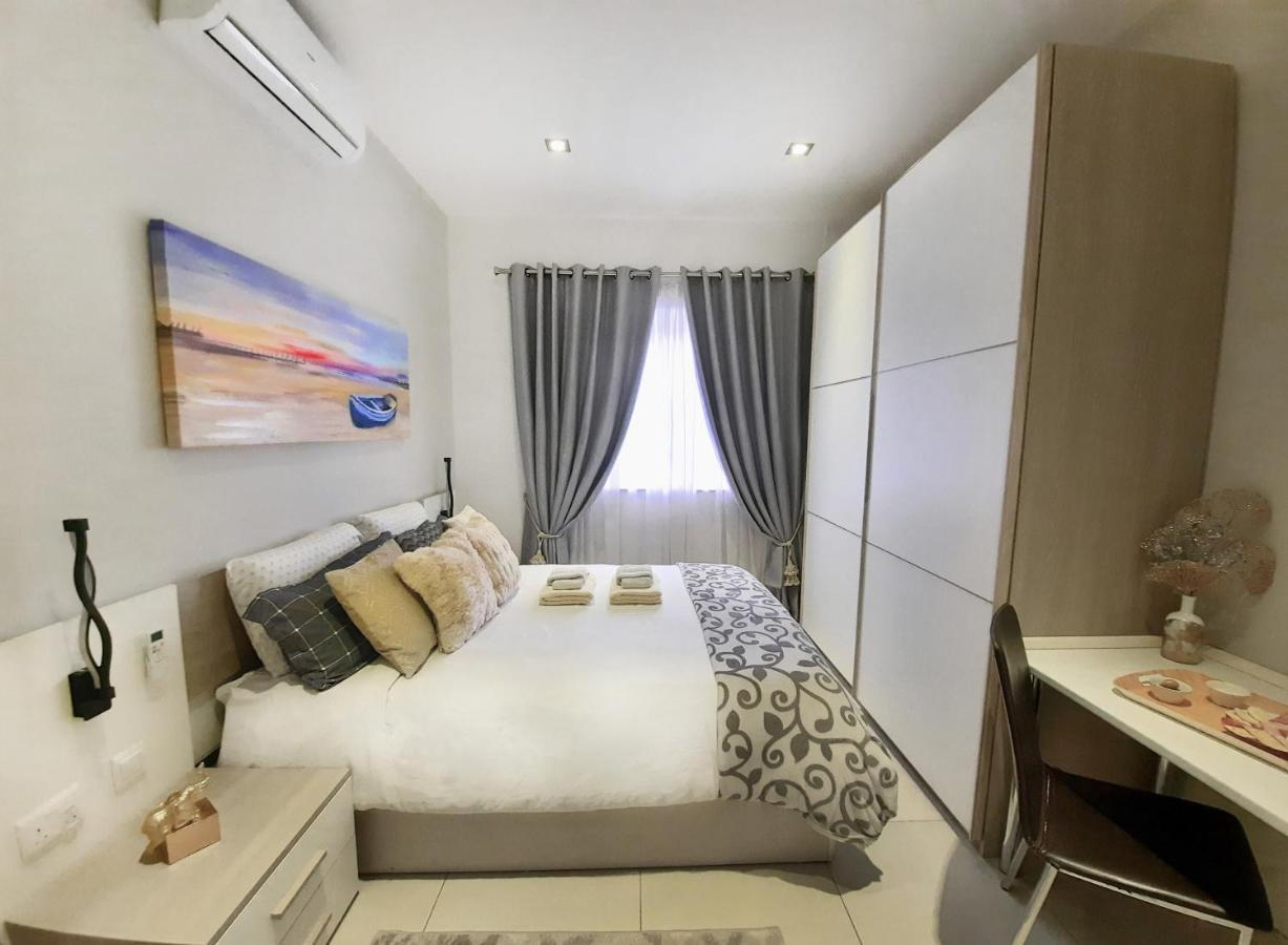 Cozy Rooms - Great Bus Connections - Free Parking Mosta Dış mekan fotoğraf