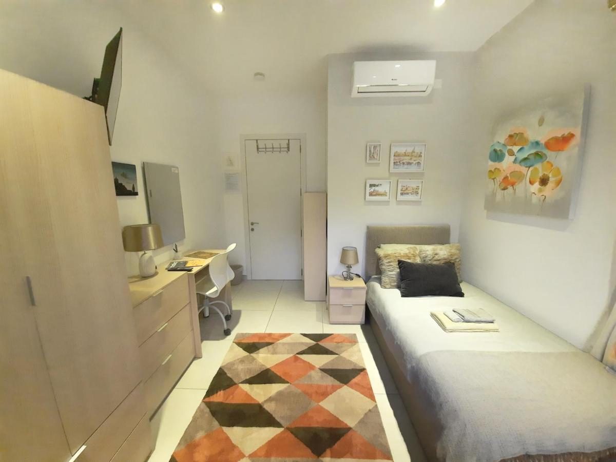 Cozy Rooms - Great Bus Connections - Free Parking Mosta Dış mekan fotoğraf