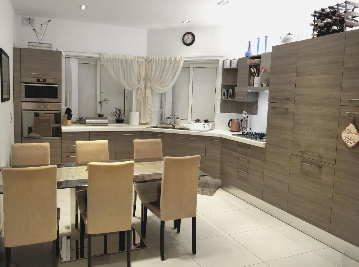 Cozy Rooms - Great Bus Connections - Free Parking Mosta Dış mekan fotoğraf